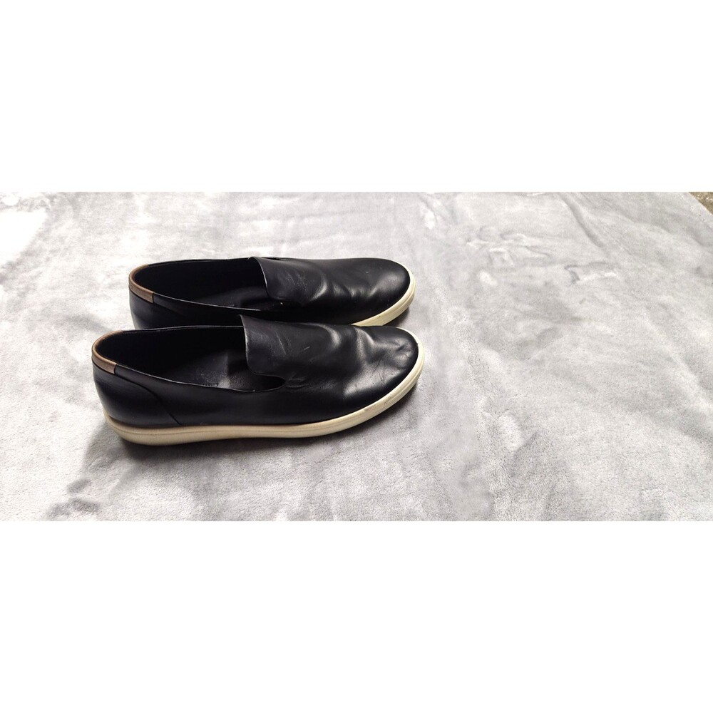 ECCO Women's Size 41 Black Leather Lightweight Soft 7 Slip on‎ Sneakers